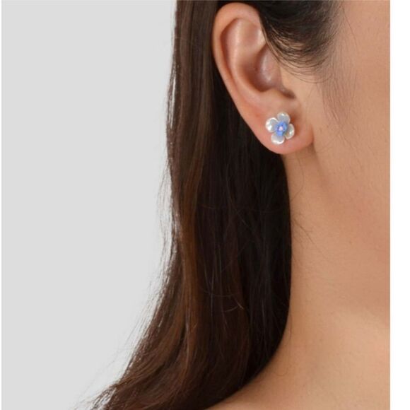 Flower Stud Earrings - Picture 2 of 3